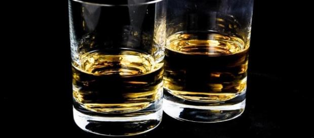 Imagens de bebida alcoólica responsável por fazer mal para saúde menos ingerida com moderação Imagens de bebida alcoólica responsável por fazer mal para saúde menos ingerida com moderação
