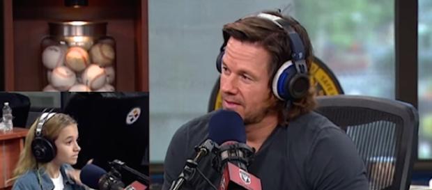 Mark Wahlberg, 45 anni, nel riquadro a sinistra sua figlia Ella, 13 anni. Mark Wahlberg, 45 anni, nel riquadro a sinistra sua figlia Ella, 13 anni.