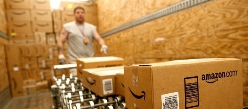 Afferte di lavoro da Amazon: assunzioni per 500 addetti al magazzino