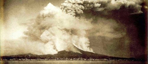 Eruzione del Vesuvio aprile 1872: foto di Giorgio Sommer. Per lo scienziato Setsuya una nuova eruzione è prossima.