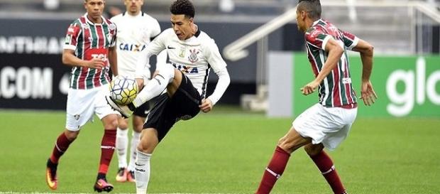 Depois de ajudar na marcação, Cícero deu a vitória do Fluminense sobre o Corinthians (Foto: Marcos Ribolli / Globoesporte) Depois de ajudar na marcação, Cícero deu a vitória do Fluminense sobre o Corinthians (Foto: Marcos Ribolli / Globoesporte)