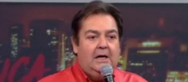 Fausto Silva está há mais de vinte sete anos no ar Fausto Silva está há mais de vinte sete anos no ar