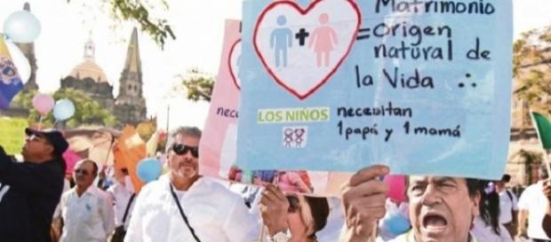 Mexicanos fazem segundo protesto contra agenda pró-gay de Enrique Peña Mexicanos fazem segundo protesto contra agenda pró-gay de Enrique Peña