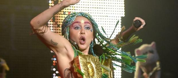 Miley Cyrus different than expected on 'The Voice'. Photo: Blasting News Library - mashable.com Miley Cyrus different than expected on 'The Voice'. Photo: Blasting News Library - mashable.com