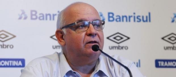 Romildo Bolzan, presidente do Grêmio Romildo Bolzan, presidente do Grêmio