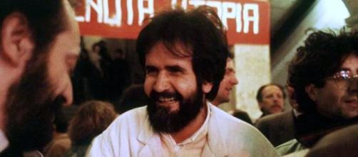 Il giornalista e sociologo Mauro Rostagno, assassinato il 26 settembre 1988