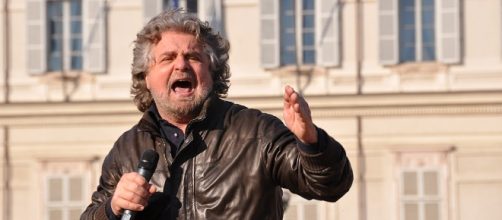 Beppe Grillo durante un comizio politico
