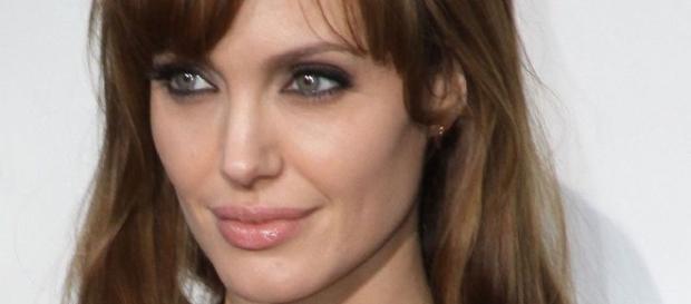 Angelina Jolie also has detractors- hofmag.com Angelina Jolie also has detractors- hofmag.com