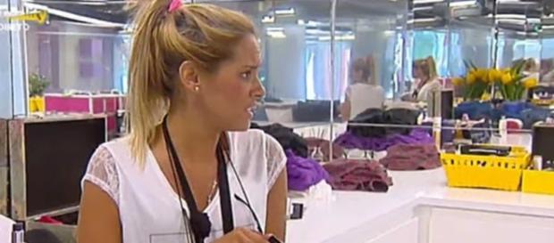Helena ameaça desistir do programa. Helena ameaça desistir do programa.