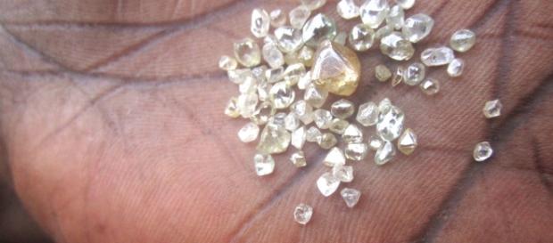 (Photo Credit: 100r.org) Pieces of diamond (Photo Credit: 100r.org) Pieces of diamond