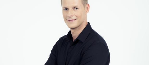 Une chroniqueuse de #TPMP fait le coming out de Matthieu Delormeau à sa place en direct ! Une chroniqueuse de #TPMP fait le coming out de Matthieu Delormeau à sa place en direct !