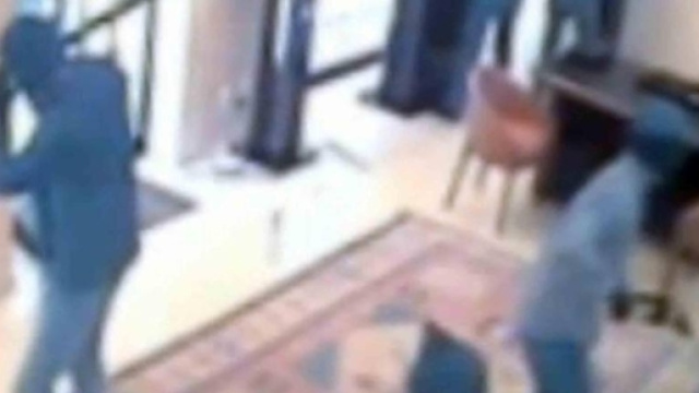 Immagini della telecamera di sicurezza della gioielleria a Firenze