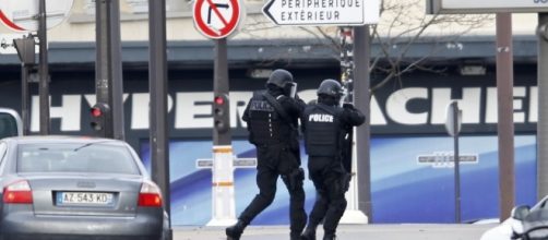 Parigi si esercita a superare attacchi terroristici