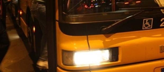 A oprit un autobuz la Milano spunând că-s sirieni cu bombă, zic jurnaliștii italieni A oprit un autobuz la Milano spunând că-s sirieni cu bombă, zic jurnaliștii italieni