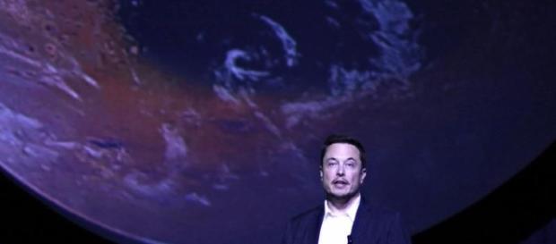 Elon Musk durant la conférence de Space X sur la colonisation de Mars Elon Musk durant la conférence de Space X sur la colonisation de Mars