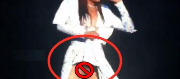 Faith Evans se descuida e mostra parte íntima Faith Evans se descuida e mostra parte íntima