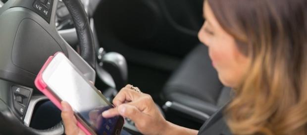 Ragazza di 25 anni muore in un incidente. Colpa dello smartphone. Ragazza di 25 anni muore in un incidente. Colpa dello smartphone.