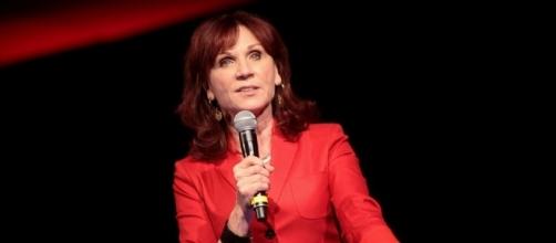 Dwts 2016 Derek Hough Criticized Over Treatment Of Marilu Henner