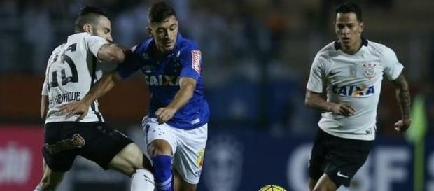Corinthians e Cruzeiro iniciam o duelo que vale vaga nas semifinais da Copa do Brasil Corinthians e Cruzeiro iniciam o duelo que vale vaga nas semifinais da Copa do Brasil