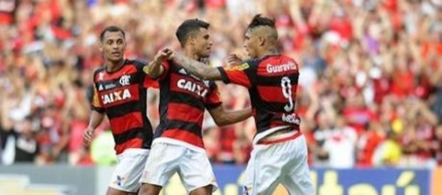 Corinthians volta a agitar o mercado da bola e quer contratar jogador do Flamengo Corinthians volta a agitar o mercado da bola e quer contratar jogador do Flamengo
