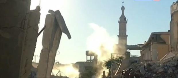 In Aleppo stehen immer noch Moscheen. Die Russen kämpfen nicht gegen den Islam. YT-Video: Вести в 2000 от 260916 In Aleppo stehen immer noch Moscheen. Die Russen kämpfen nicht gegen den Islam. YT-Video: Вести в 2000 от 260916