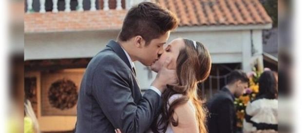 Larissa Manoela beija o namorado e fãs comemoram Larissa Manoela beija o namorado e fãs comemoram
