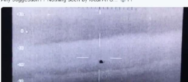 Ufo ripreso da un elicottero della polizia a Bristol Ufo ripreso da un elicottero della polizia a Bristol