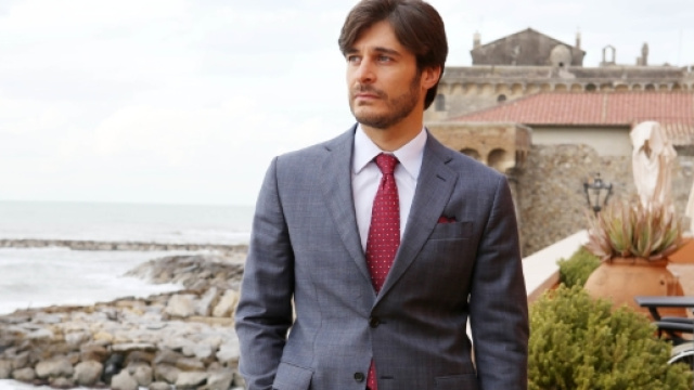 Lino Guanciale, tra fiction e teatro - sorrisi.com