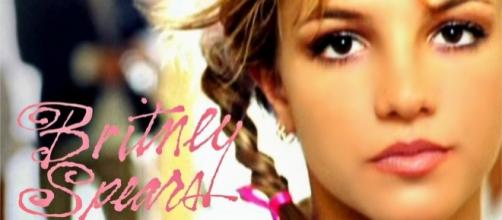 Il 30 Settembre 1998, #BritneySpears pubblicava la leggendaria '...Baby One More Time'! #BlastingNews