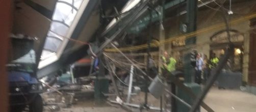 Hoboken: treno travolge la pensilina