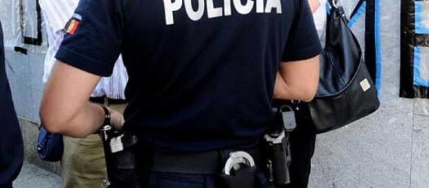 Agente da PSP pronto para proteger e defender pessoas e bens Agente da PSP pronto para proteger e defender pessoas e bens