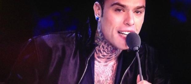 Fedez è gay? Il conduttore di X Factor 10 nasconde qualcosa? Fedez è gay? Il conduttore di X Factor 10 nasconde qualcosa?