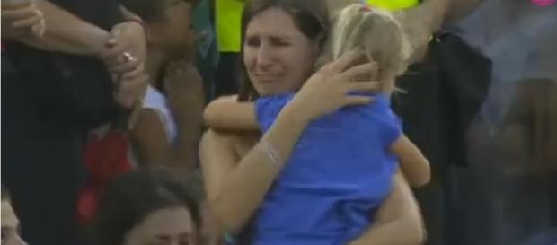 Mãe perde filha em jogo - Foto/Reprodução: Youtube Mãe perde filha em jogo - Foto/Reprodução: Youtube