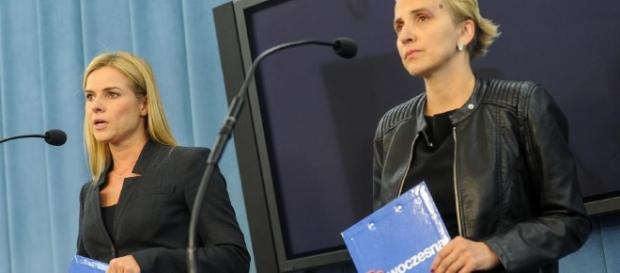 Posłanki Nowoczesnej protestują przeciwko brutalnemu projektowi prawa aborcyjnego Posłanki Nowoczesnej protestują przeciwko brutalnemu projektowi prawa aborcyjnego