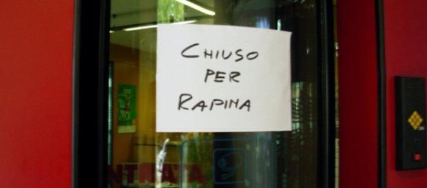 Rapina In Banca : bottino di 150mila euro Rapina In Banca : bottino di 150mila euro