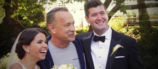 Tom Hanks stupisce coppia di sposi al Central Park Tom Hanks stupisce coppia di sposi al Central Park