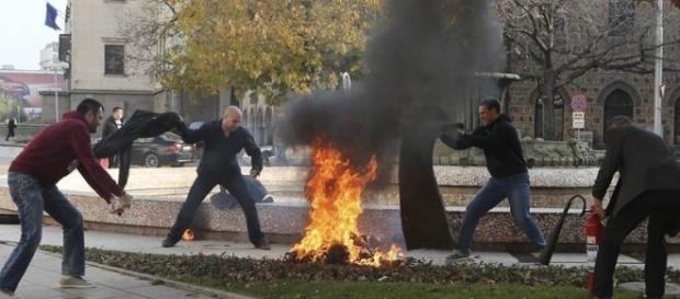 Un ROMÂN de 41 de ani a fost INCENDIAT în ITALIA Un ROMÂN de 41 de ani a fost INCENDIAT în ITALIA