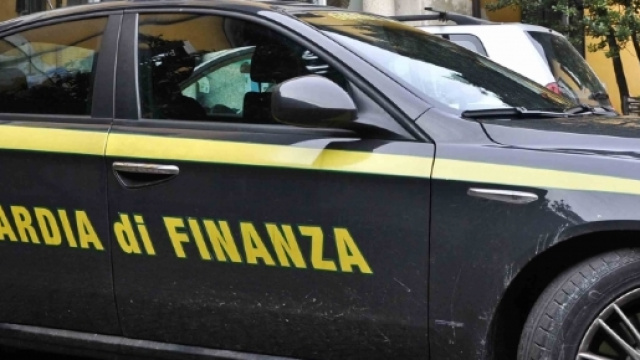 L'AQUILA, MAXI SEQUESTRO DELLE FIAMME GIALLE NEI GUAI COMMERCIANTI ... - aquilatv.it