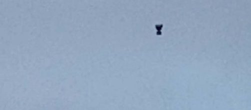 Ufo: nuovo avvistamento nel cielo sopra la casa di famiglia nel Cheshire