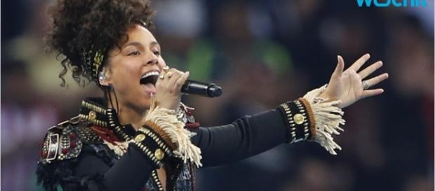 Alicia Keys Goes Makeup-Free In Photo - YouTube - youtube.com Alicia Keys Goes Makeup-Free In Photo - YouTube - youtube.com