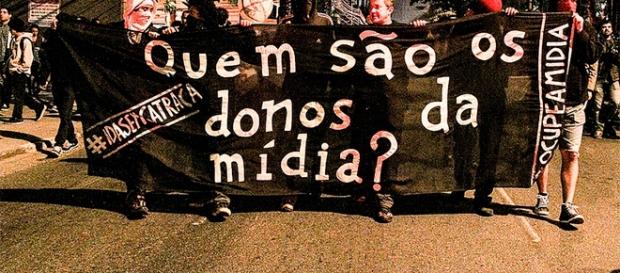 Grande mídia é cobrada por não divulgar informação sobre manifestações contrárias a Temer Grande mídia é cobrada por não divulgar informação sobre manifestações contrárias a Temer