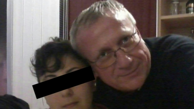 Giada Vitale in una foto che la ritrae con don Marino Genova all'epoca dei fatti.