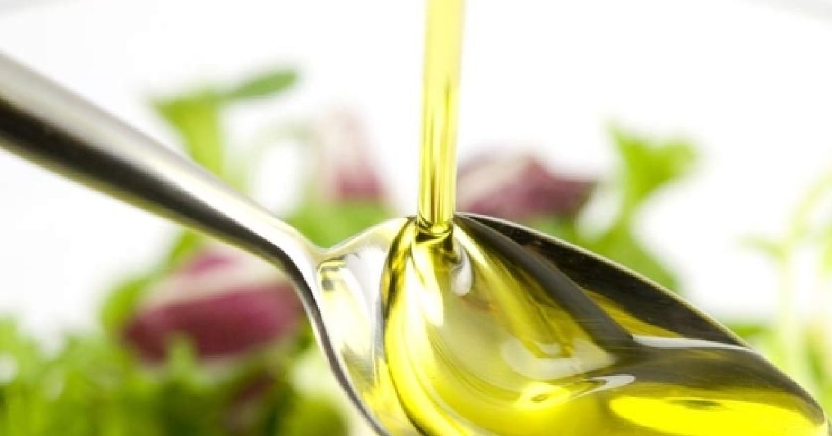 Растительные масла цвет. Масло в ложке. Растительное масло. Растительное масло в ложке. Оливковое масло.