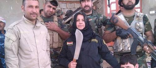 La casalinga irachena che decapita i terroristi e ne cucina le teste
