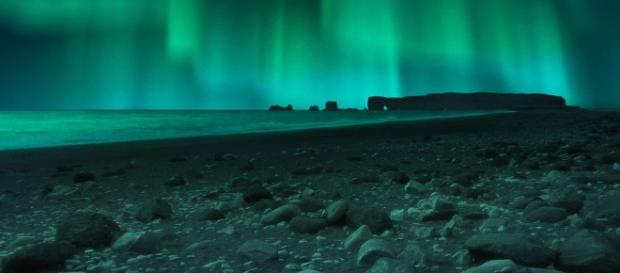 Des aurores boréales ont illuminé la ville de Reykjavik dans la nuit du 28 au 29 septembre. MARK GARLICK /SCIENCE PHOTO LIBRA /Science Photo Library Des aurores boréales ont illuminé la ville de Reykjavik dans la nuit du 28 au 29 septembre. MARK GARLICK /SCIENCE PHOTO LIBRA /Science Photo Library