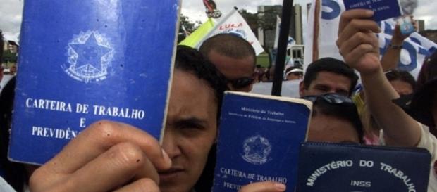 Pesquisa aponta que 12 milhões de pessoas estão desocupadas no Brasil Pesquisa aponta que 12 milhões de pessoas estão desocupadas no Brasil