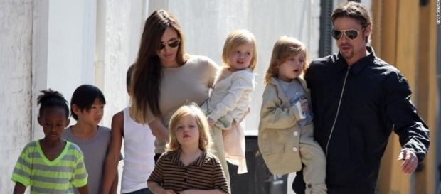 La famille Brangelina au complet : 6 enfants pour Brad Pitt et Angelina Jolie ! La famille Brangelina au complet : 6 enfants pour Brad Pitt et Angelina Jolie !