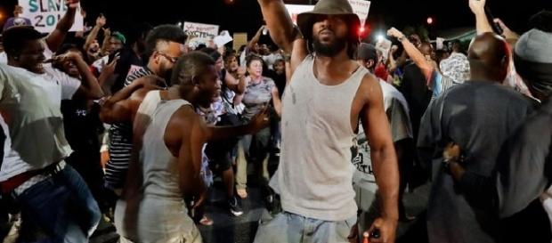 Polícia americana teria matado mais um negro inocente Polícia americana teria matado mais um negro inocente