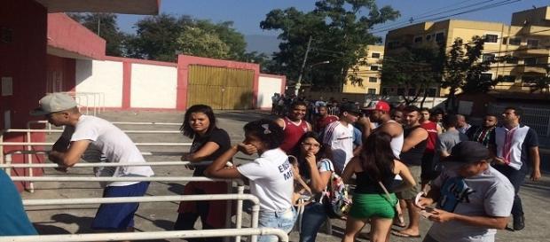 Torcida do Flu esgota os ingressos e lotará o Giulite Coutinho no sábado para encarar o Sport (Foto: Net Flu) Torcida do Flu esgota os ingressos e lotará o Giulite Coutinho no sábado para encarar o Sport (Foto: Net Flu)