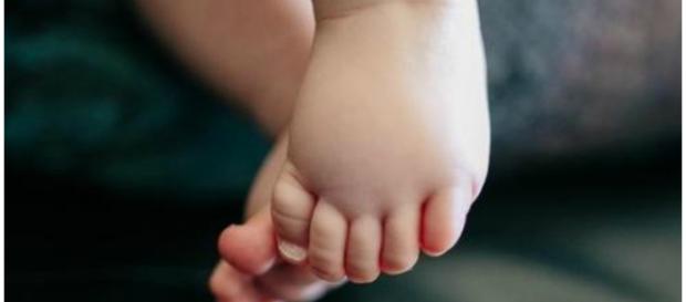 Bebê roubada e abusada na Índia Bebê roubada e abusada na Índia